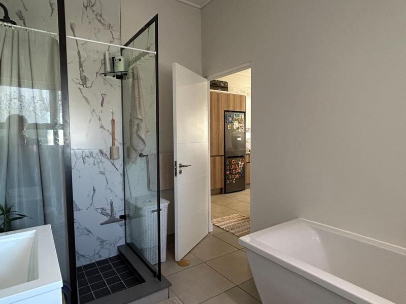 To Let 2 Bedroom Property for Rent in Sandown Western Cape